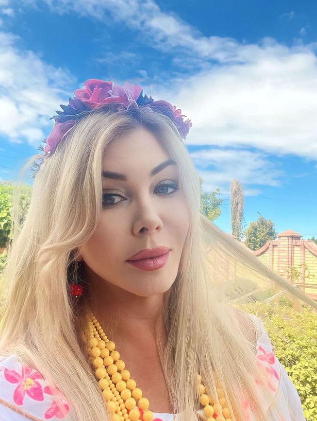 Де у минулому працювали Руслана, Білик та alyona alyona. Вгадайте, хто був директором, а хто - колектором