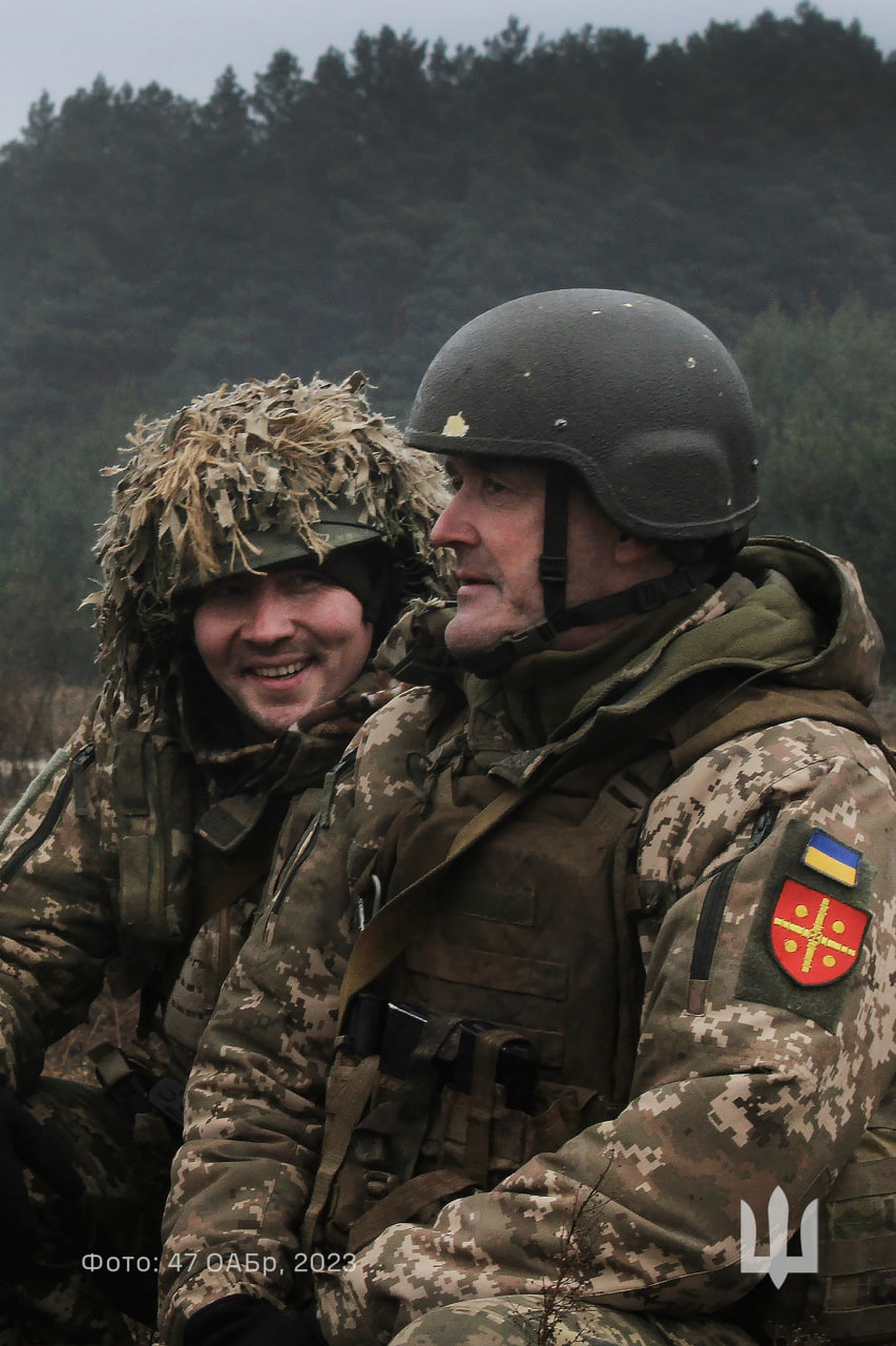 Украинские артиллеристы показали, как защищают Украину. Грустные глаза, но добрые улыбки (фото)