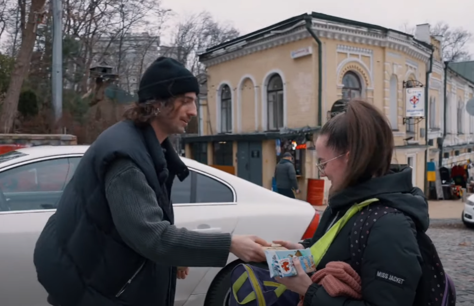 Дантес внезапно спел песню Дорофеевой прямо посреди Киева
