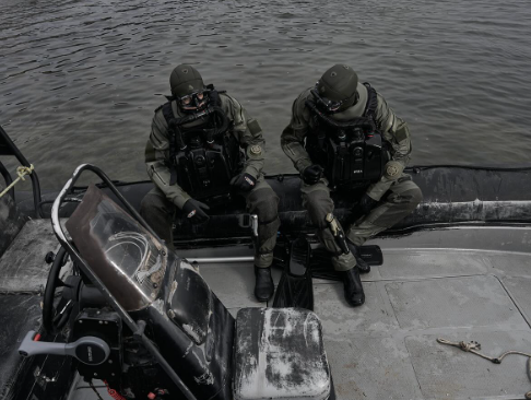 "Элитные войска": смотрите редкие кадры с боевыми водолазами, уничтожающими врага в тылу