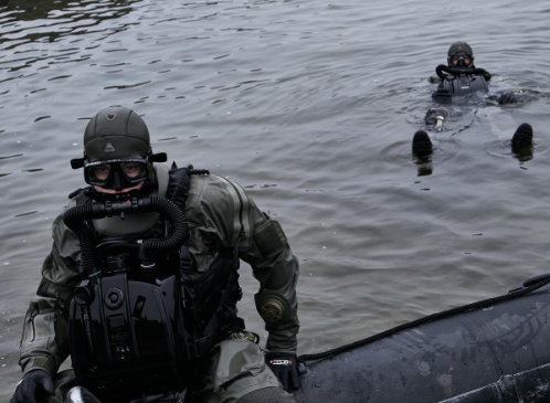 "Элитные войска": смотрите редкие кадры с боевыми водолазами, уничтожающими врага в тылу