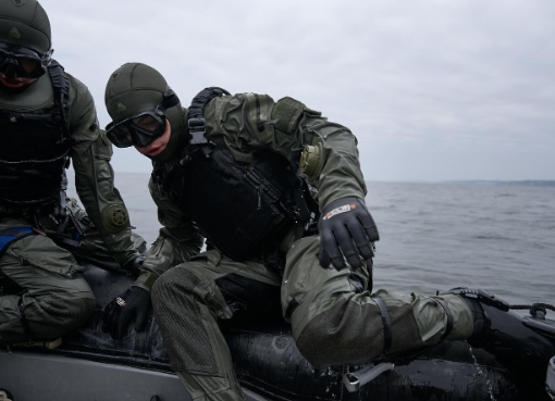 "Элитные войска": смотрите редкие кадры с боевыми водолазами, уничтожающими врага в тылу