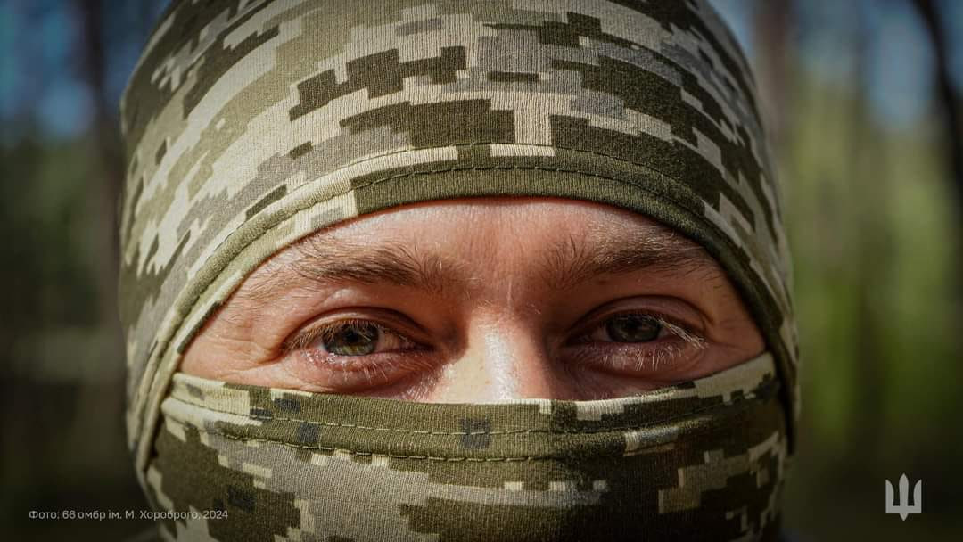 "В очах Хоробрих - мужність і відвага". Дивіться кадри з військовими, які захищають Україну