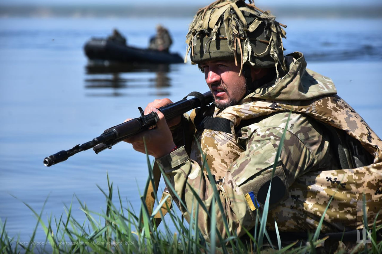 З'явилися рідкісні фото миколаївських морпіхів у "рідній стихії"
