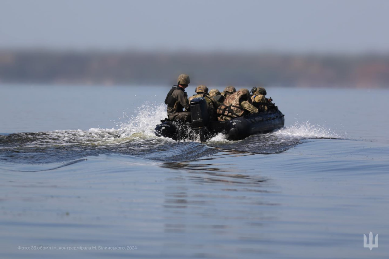 З'явилися рідкісні фото миколаївських морпіхів у "рідній стихії"