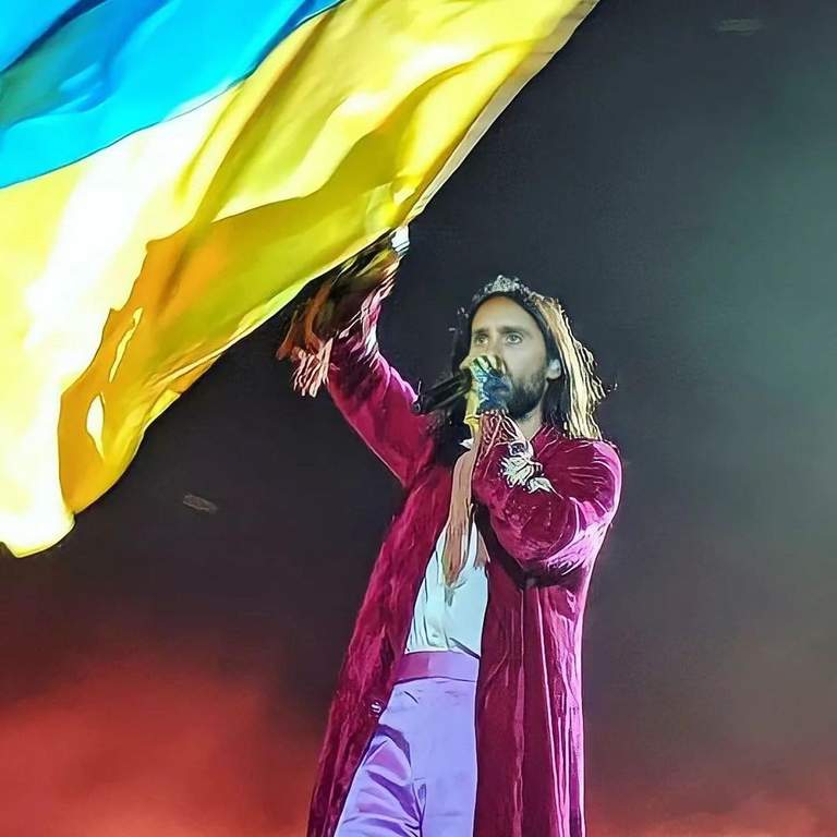 Знамя свободы и мужества. Кто и как в мире поддержал Украину сине-желтыми флагами