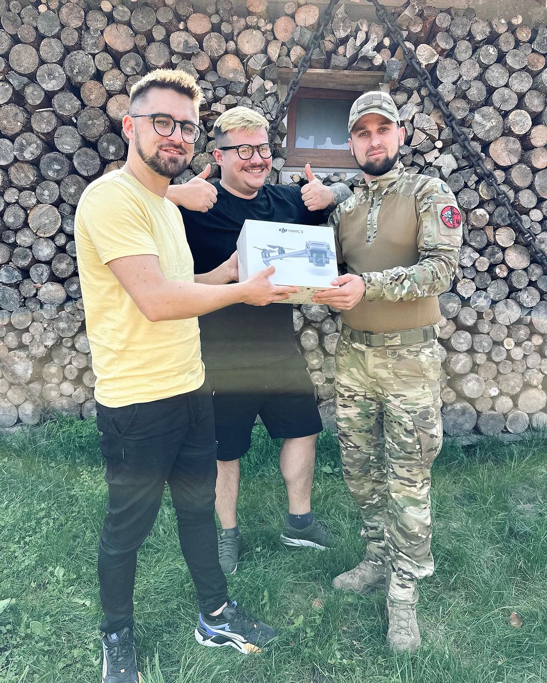 Український співак показав душевні фото зустрічі з бійцями із передової