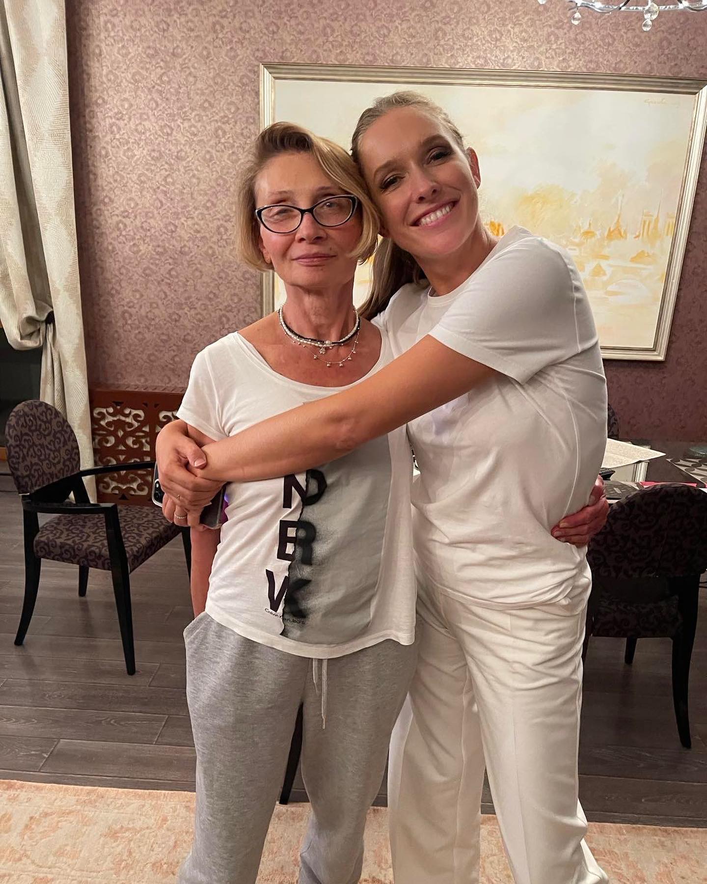 Катя Осадчая показала редкие фото с красавицей-мамой: "ты для меня абсолютный пример женщины"