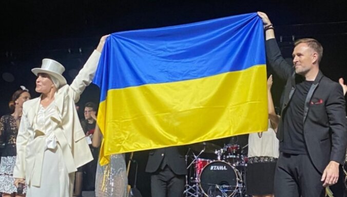 Знамя свободы и мужества. Кто и как в мире поддержал Украину сине-желтыми флагами