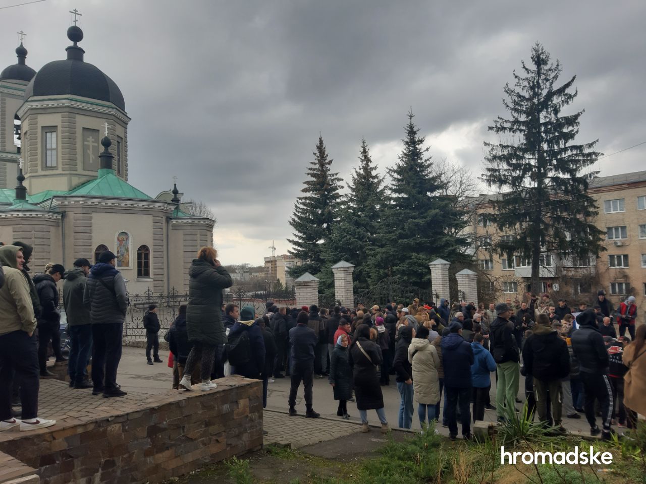 Акція з "блокадою" храму МП і розповідь військового про побиття: що відбувається у Хмельницькому (відео, фото)