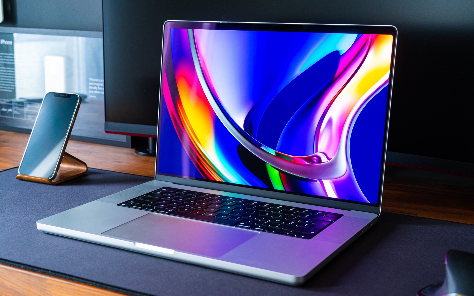 Apple наконец-то выпустит MacBook Pro с OLED-дисплеем: названа дата