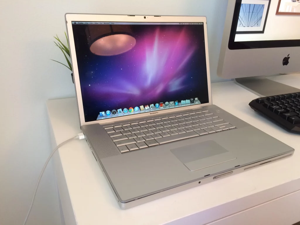 Від Macintosh до iMac: історія перевтілення "яблучного" ПК у фотографіях