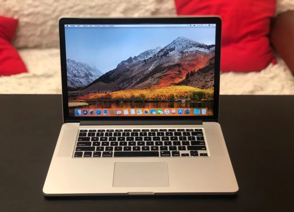 Від Macintosh до iMac: історія перевтілення "яблучного" ПК у фотографіях