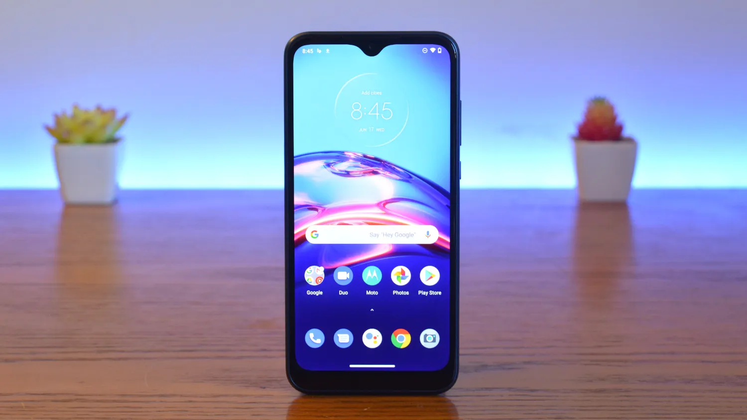 8 найкращих недорогих та зручних смартфонів, які ідеально підійдуть пенсіонерам