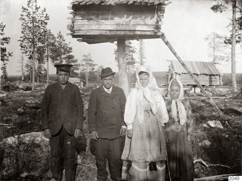 Смотрите, как выглядели украинки 100 лет назад и сравните их с россиянками (фото)