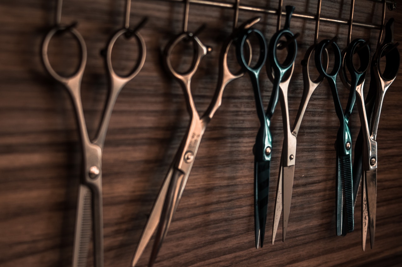 Острее бритвы: неожиданные и легкие способы наточить ножи и ножницы в .