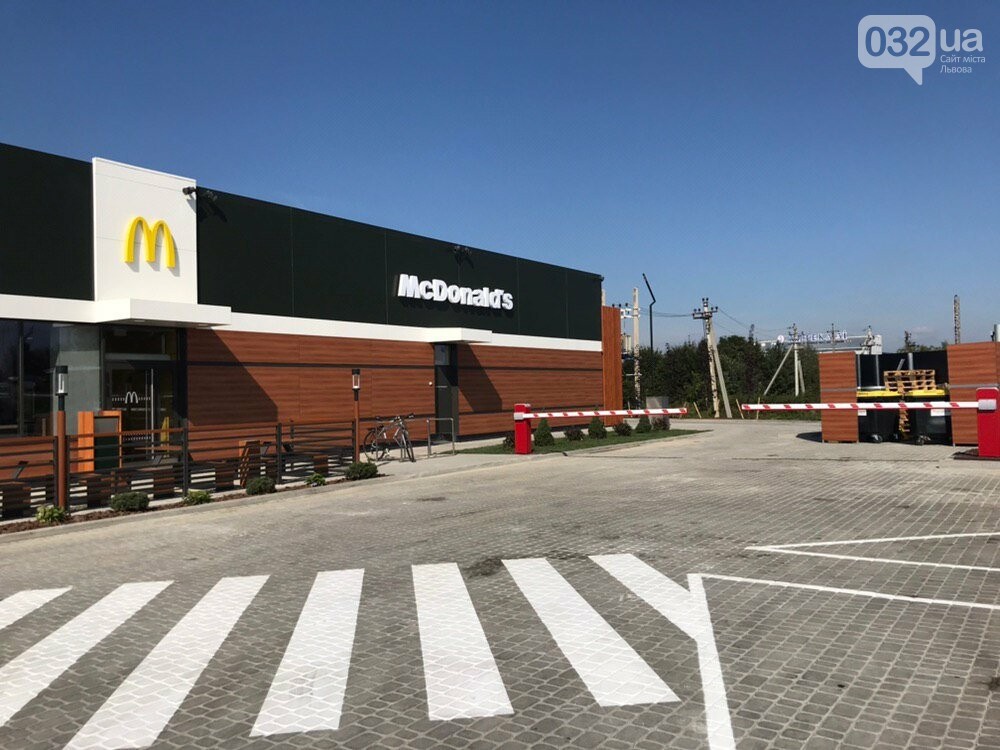 А вы знали, что в четырех украинских селах есть McDonald's? Смотрите, как они выглядят (фото)