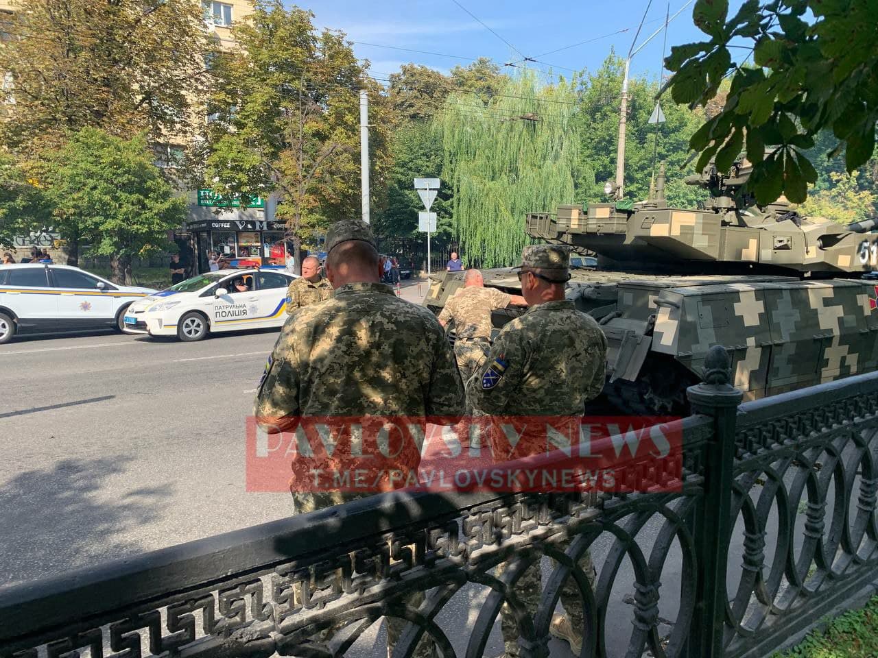У Києві призупиняли репетицію параду через поломку танка: у ДСНС розповіли про інцидент