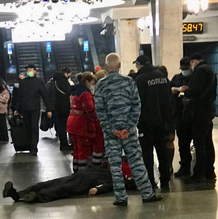 Стало плохо в вагоне: в харьковском метро внезапно умер 42-летний пассажир