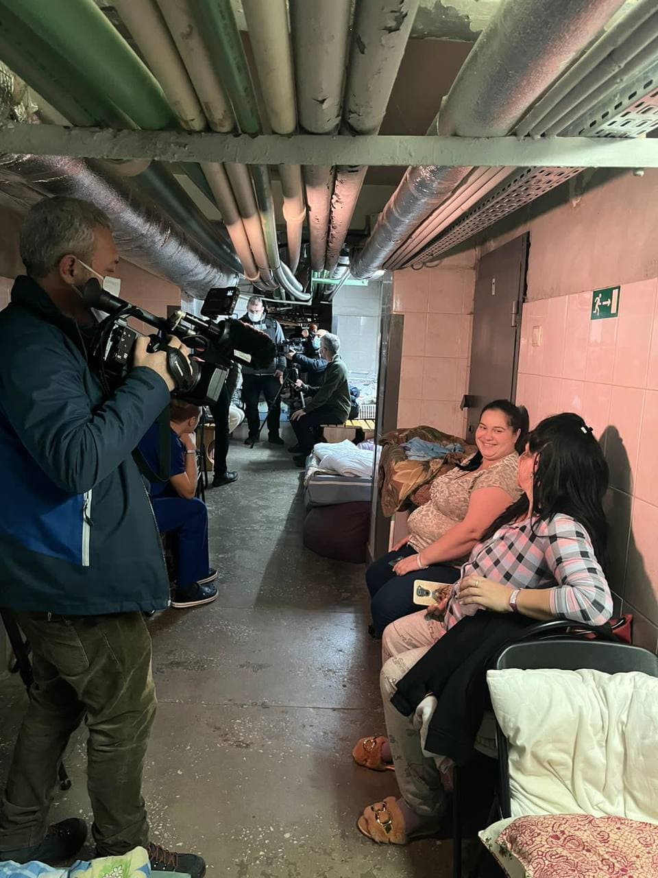У Києві іноземні журналісти приїхали в пологовий, аби показати звірство РФ