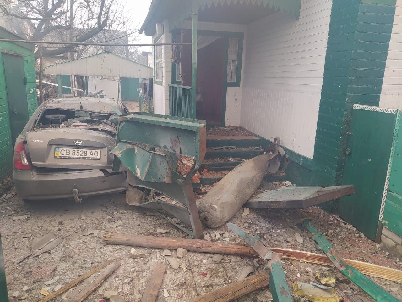 "Ти знав, що летиш бомбити мирне місто?": з'явився допит, збитого під Черніговом льотчика РФ