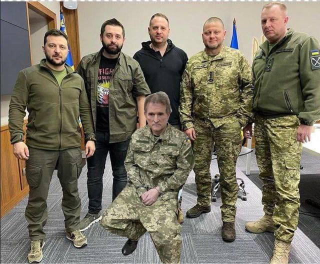 Українці сміються з Медведчука, який схожий на Чмоню і опудало лисиці (фото)