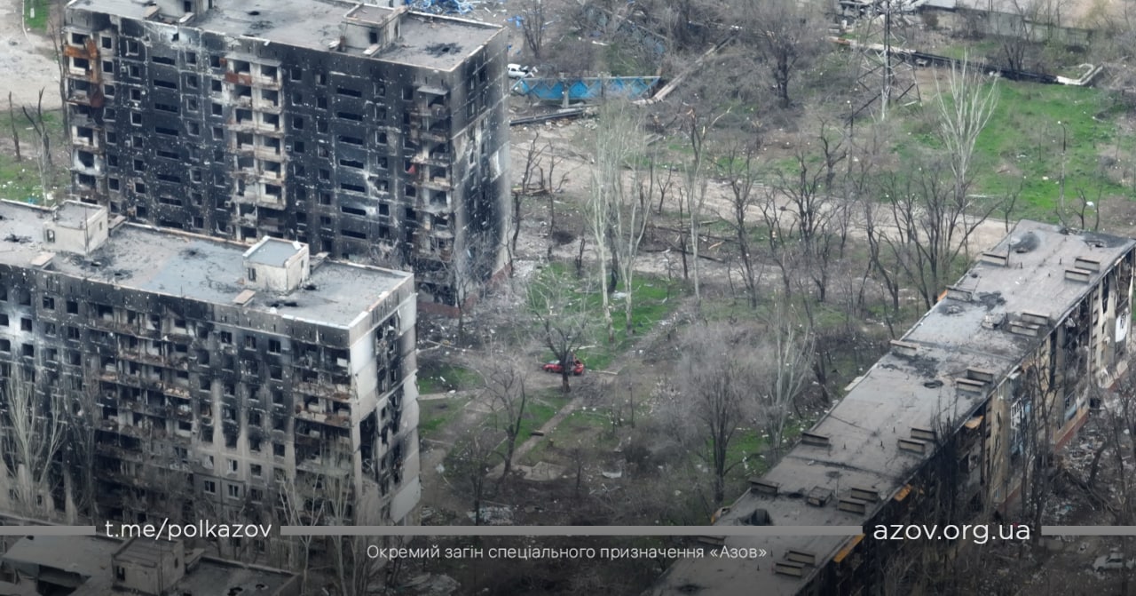 Бог смотрит на город Марии сверху: "Азов" показали новые фото многострадального Мариуполя