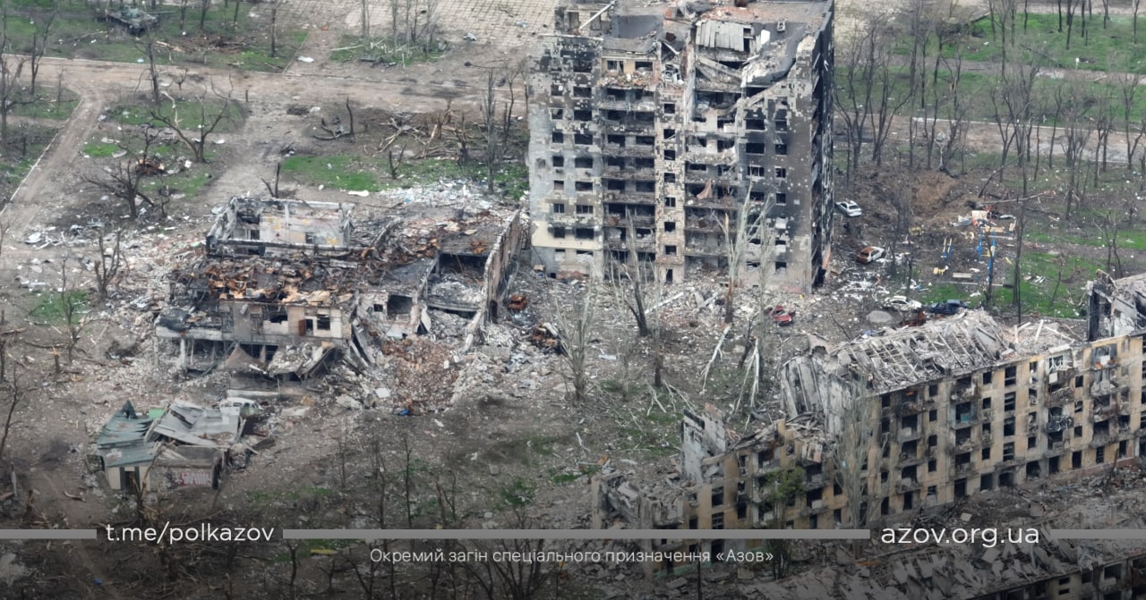 Бог смотрит на город Марии сверху: "Азов" показали новые фото многострадального Мариуполя