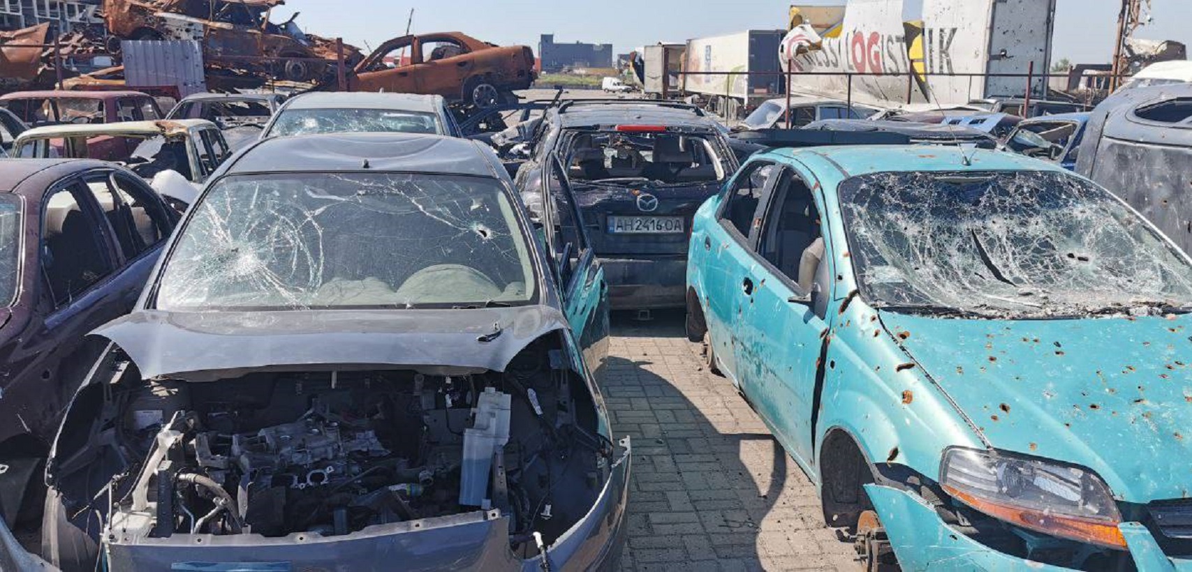 Появились фото автокладбища в Мариуполе: чтобы никто не уехал
