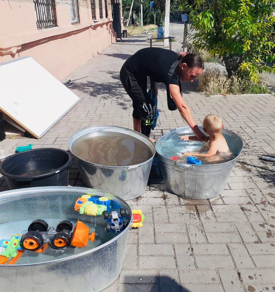 В Мариуполе - настоящая катастрофа: люди теряют сознание прямо на улицах (фото)