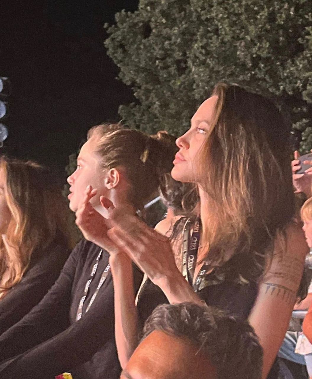 Анджелина Джоли с дочерью засветились на концерте Maneskin, снова пославших Путина: видео и фото