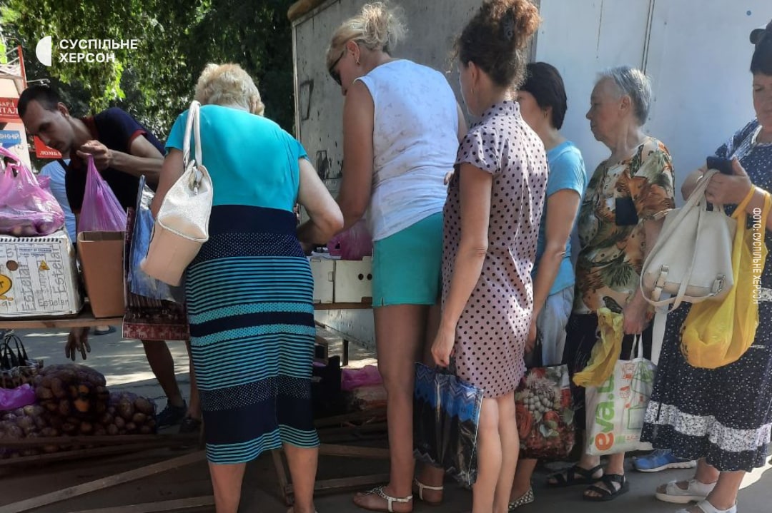 У Херсоні після закриття Антонівського мосту різко підскочили ціни на продукти (фото)