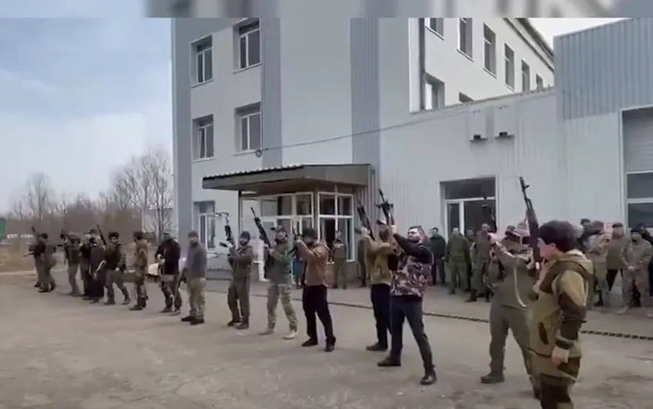 Тупость пропагандиста помогла воинам ВСУ уничтожить базу оккупантов в Донецке (видео)