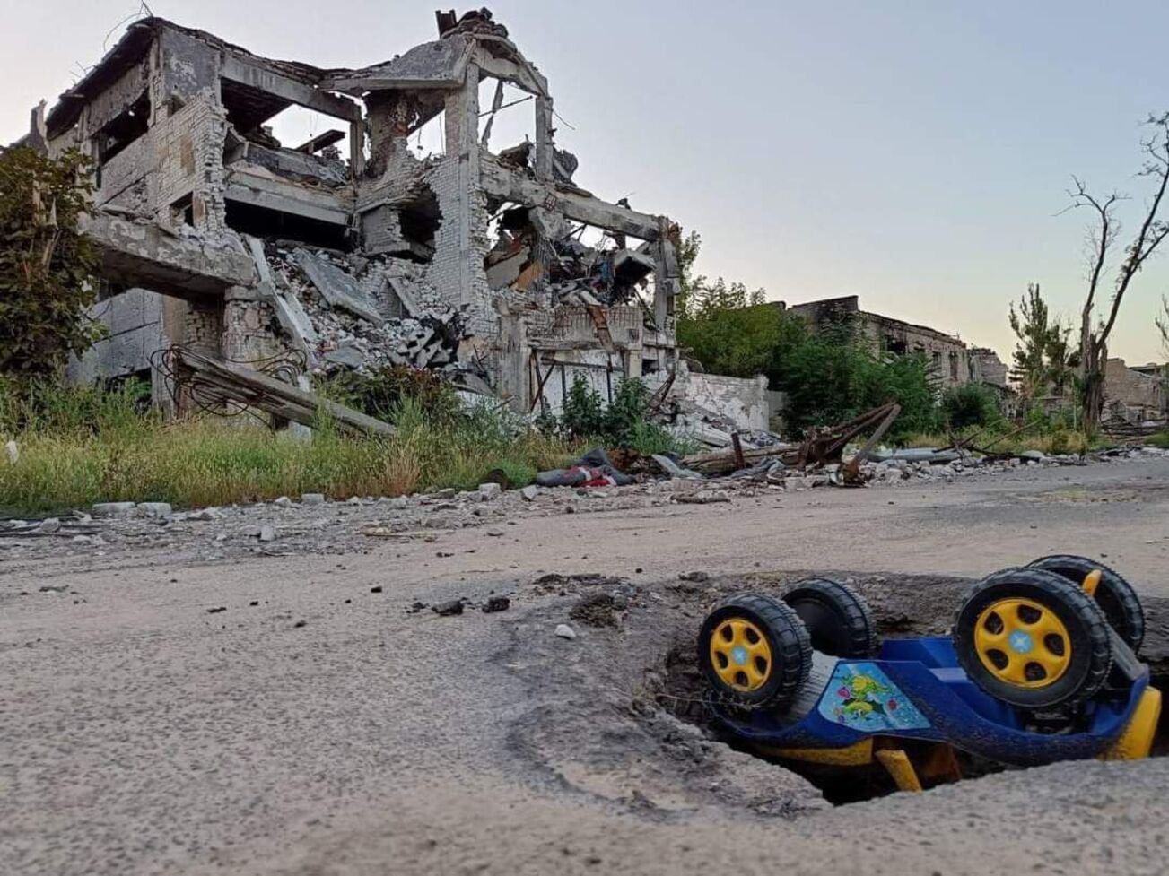 В Мариуполе вблизи "Азовстали" показали уничтоженные россиянами дома: фото разрушений