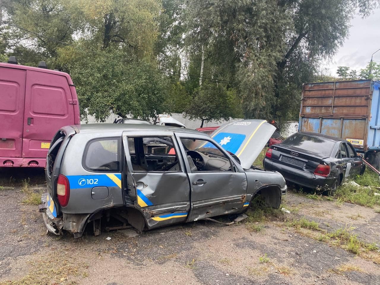 Варили самогон в райвідділах: показали, як жили окупанти у Харківській області