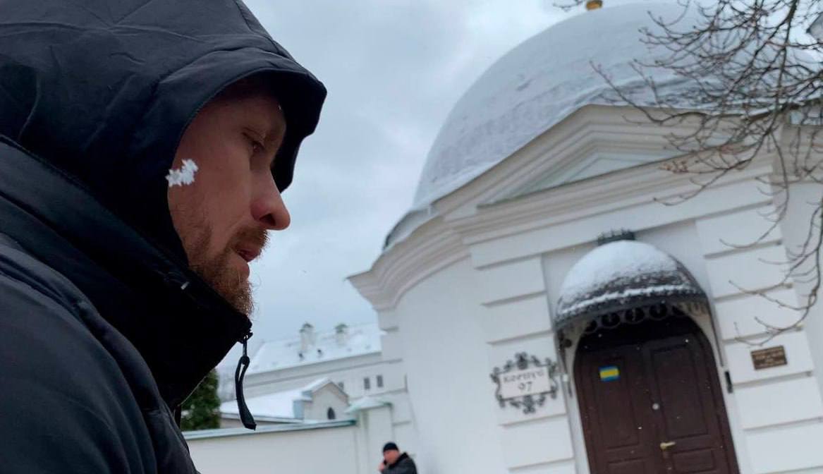 "Прийшов молитися": Усика помітили на богослужінні у Києво-Печерській лаврі (фото)
