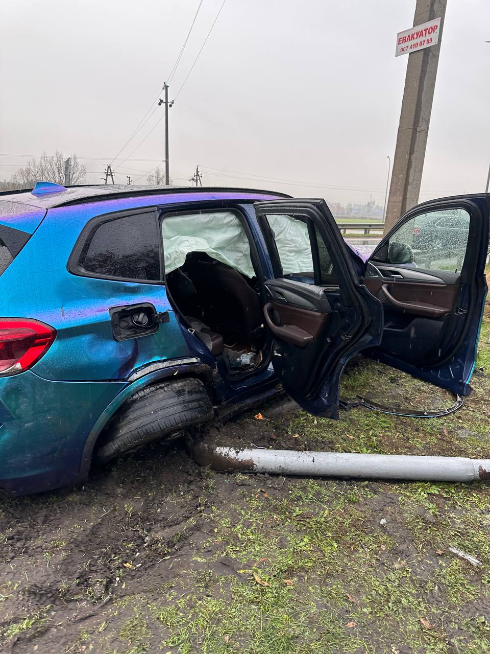 Відомий український блогер потрапив у жорстку аварію: фото з місця події