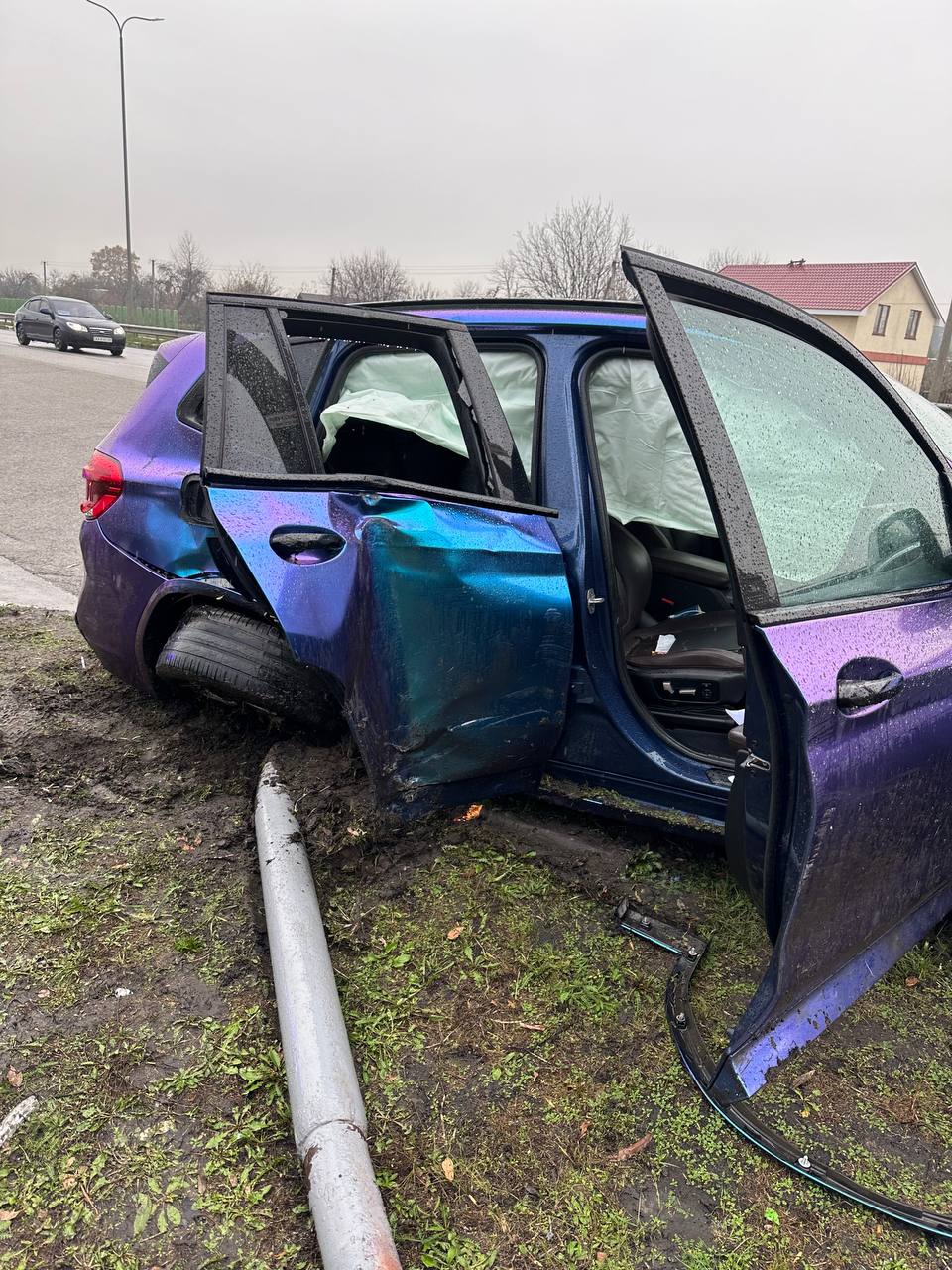 Відомий український блогер потрапив у жорстку аварію: фото з місця події