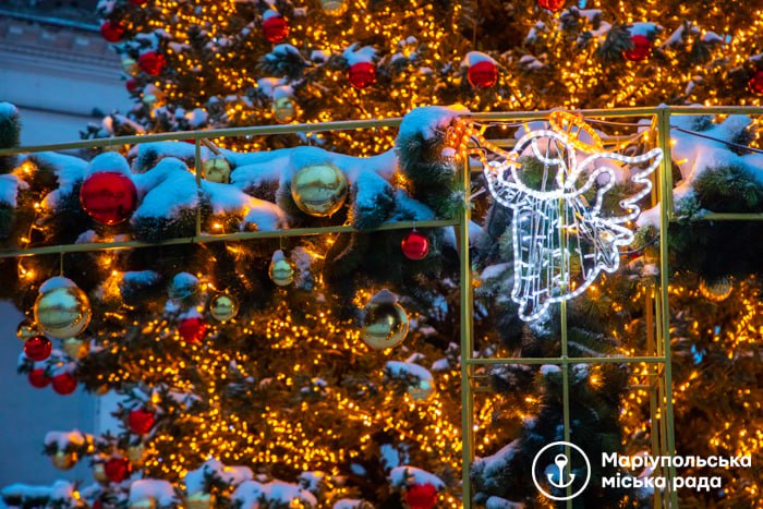 У мережі показали новорічні фото Маріуполя до окупації: "Веселка", вогники і радість