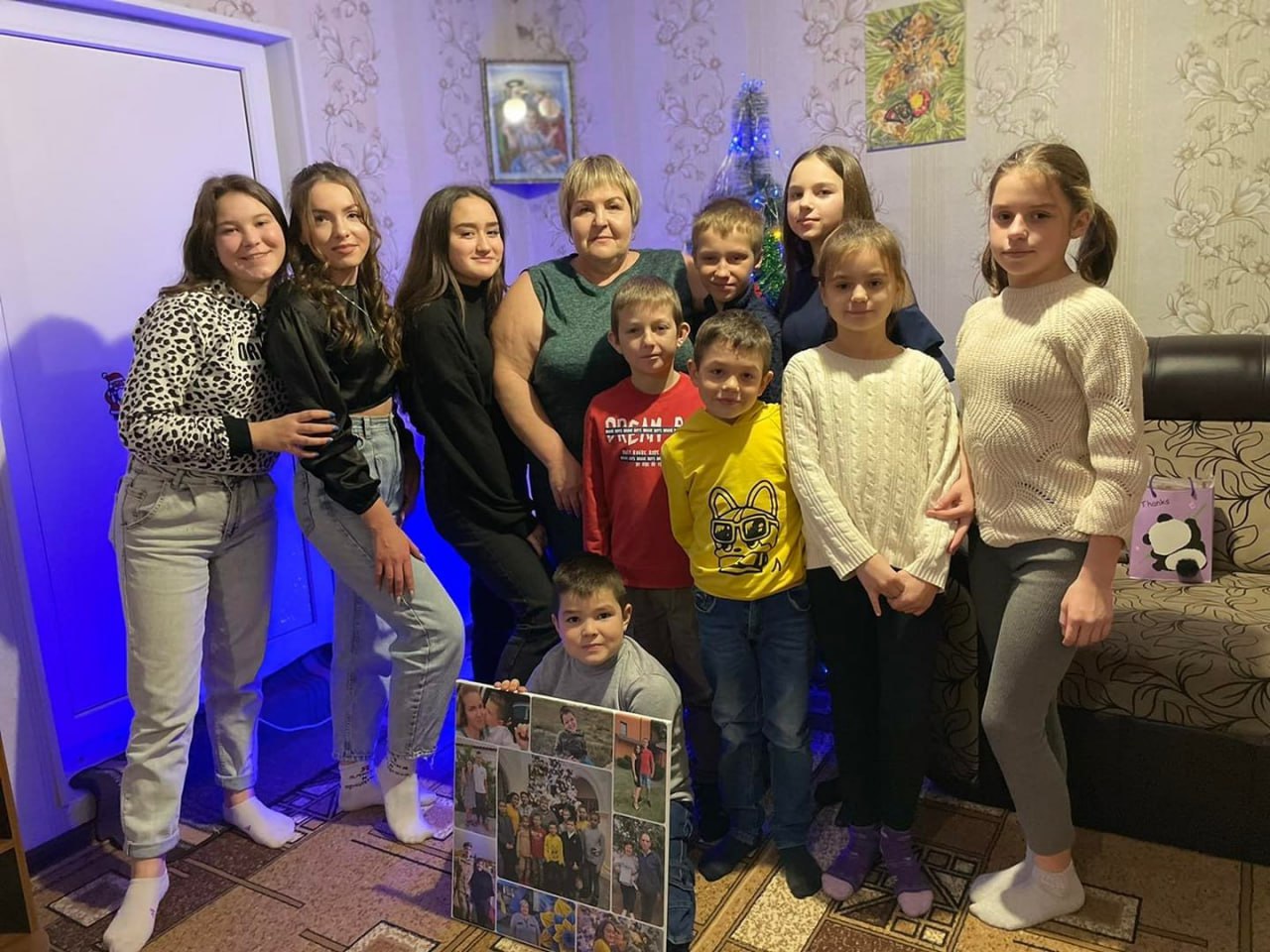 "Коли всі з'їжджаються на свята, за стіл сідає 38 людей". Історія родини Іванових, яка виховує 22 дітей