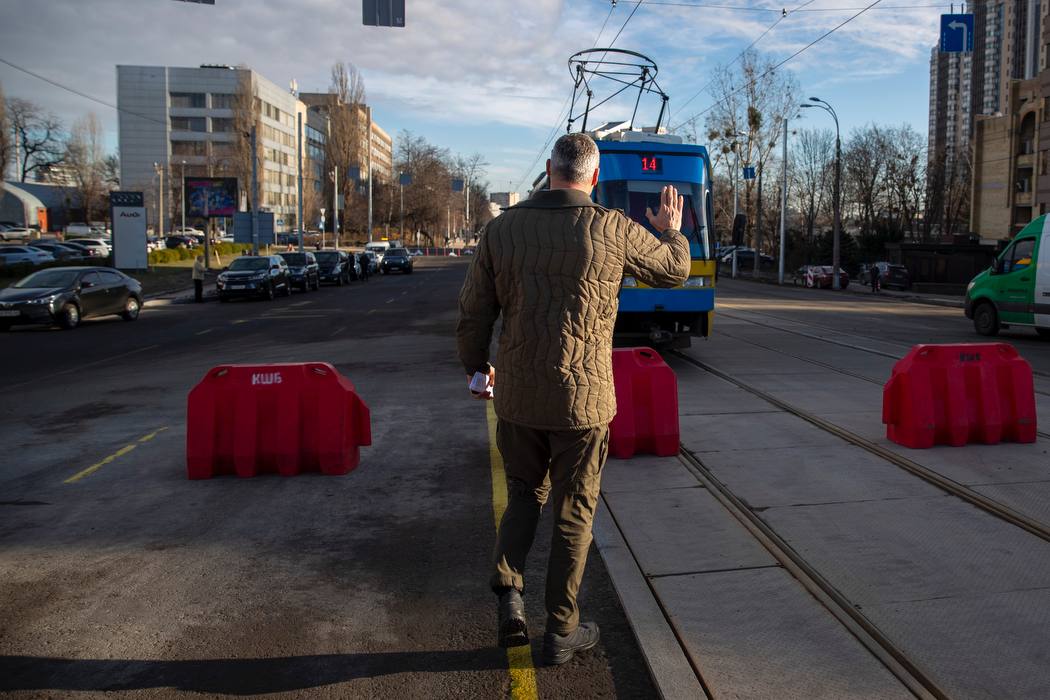 В Києві відновили рух Дегтярівським шляхопроводом. Як він тепер виглядає (фото)