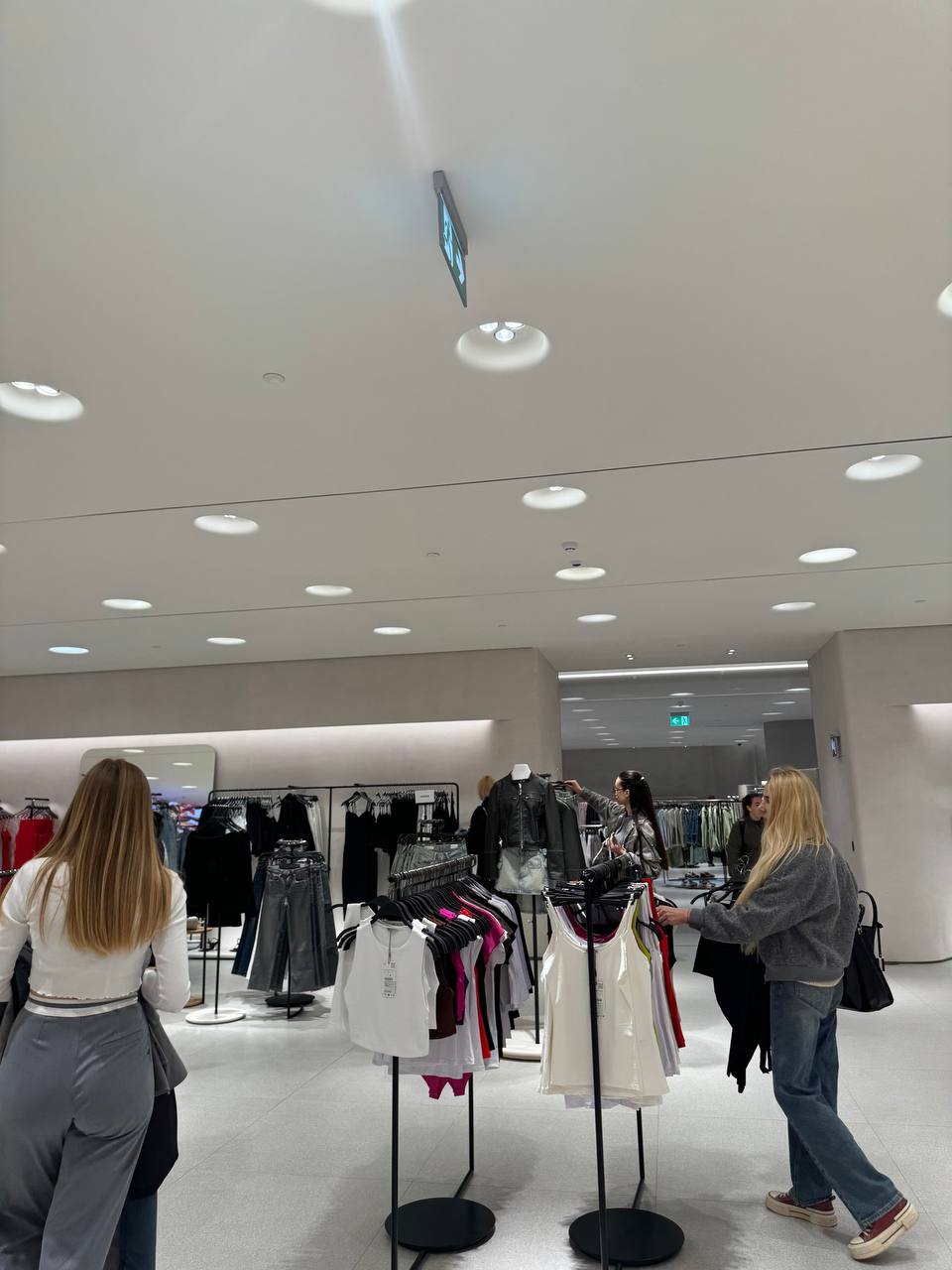ZARA снова работает. Как открывались магазины Inditex в Киеве (фото)