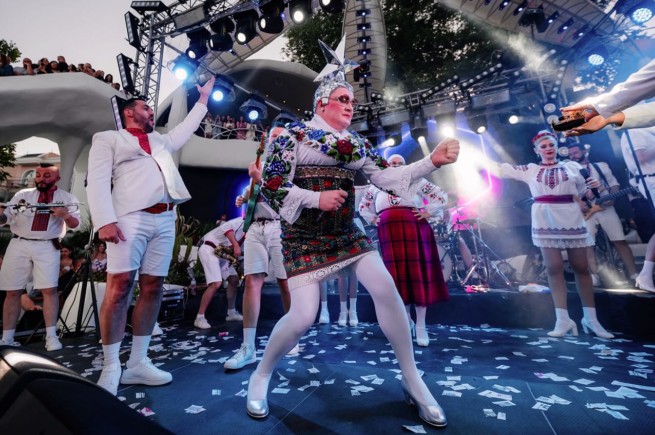 "Красивый и не похож на других": Данилко показал, как выглядел в юности