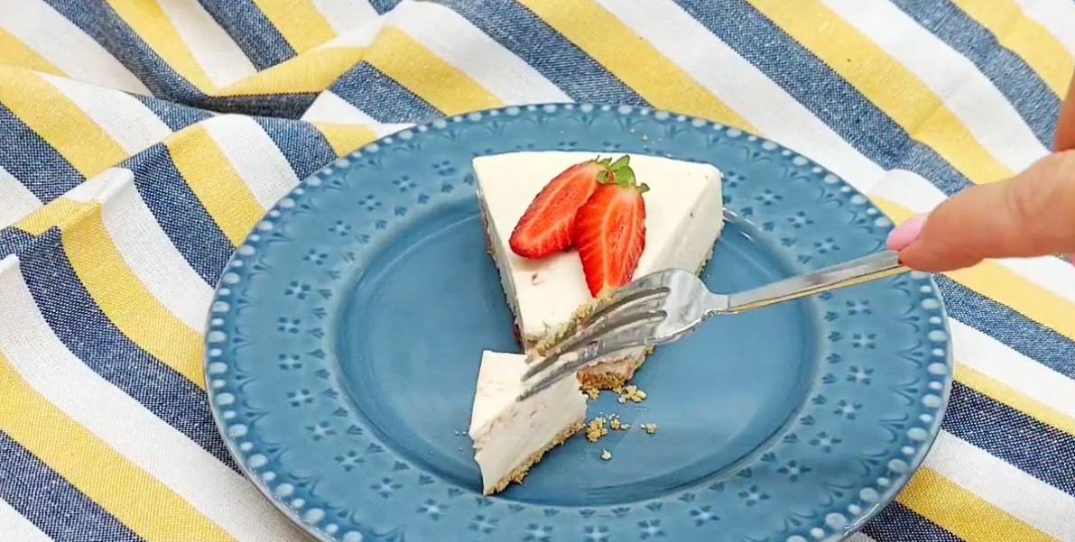 Вкусный летний десерт без выпечки, муки и яиц: его смогут приготовить все