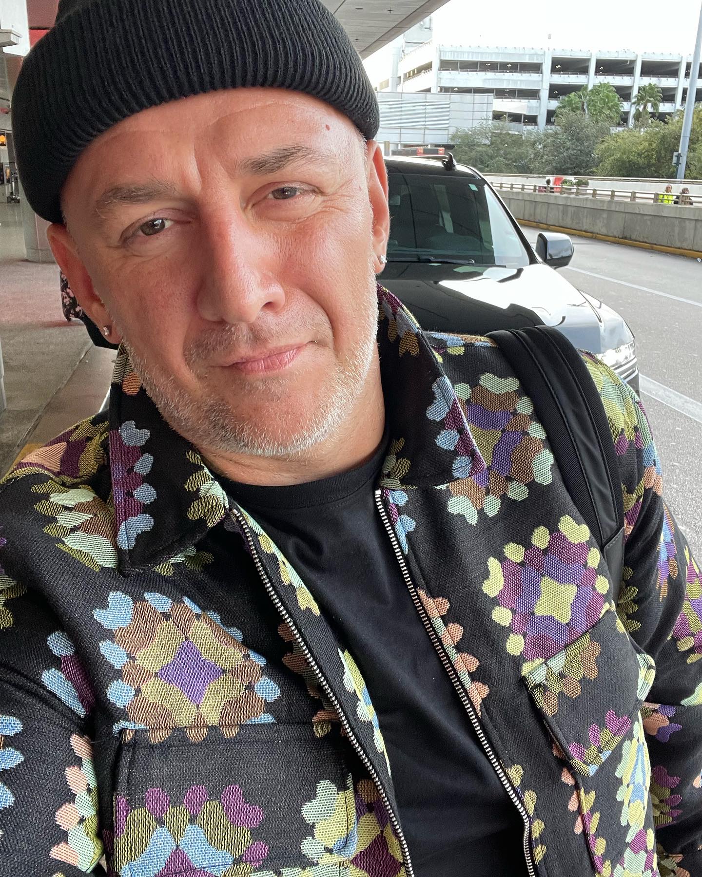 Потап відправився бізнес-класом у Дубаї і знову нарвався на хейт: "Чого наших чоловіків не випускають"