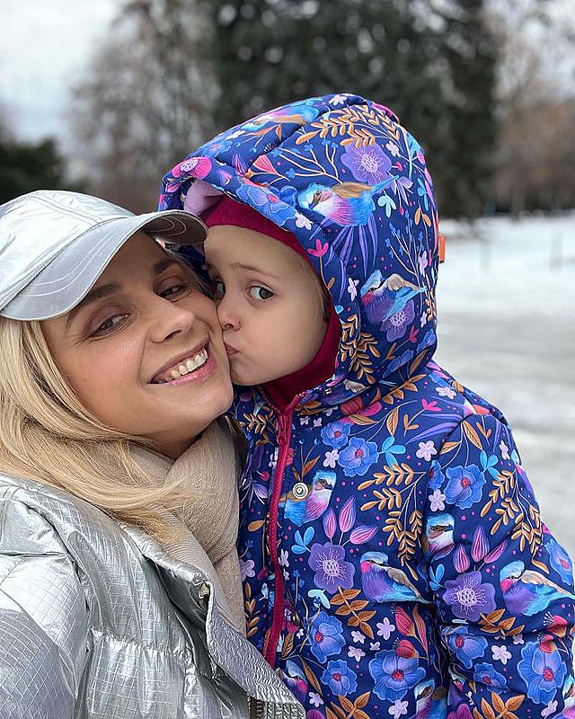 Як не збожеволіти від страшних новин: Ребрик з доньками поділилися дієвим засобом