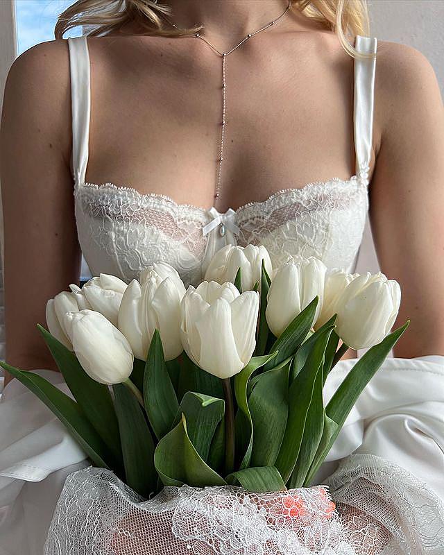 Жена Павлика в прозрачном белье устроила смелый фотосет: такой вы ее еще не видели