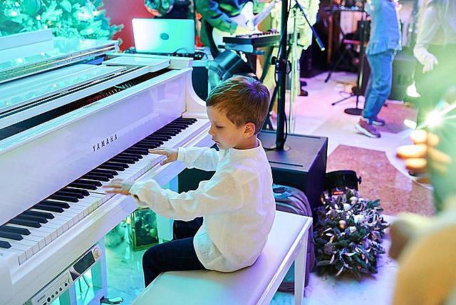 Горбунов растрогал милыми фото з 5-летним сыночком: "ты сделал нас з мамою самыми счастливыми людьми на свете!"