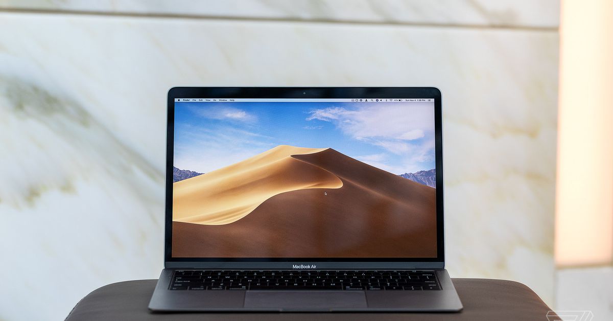 Від Macintosh до iMac: історія перевтілення "яблучного" ПК у фотографіях