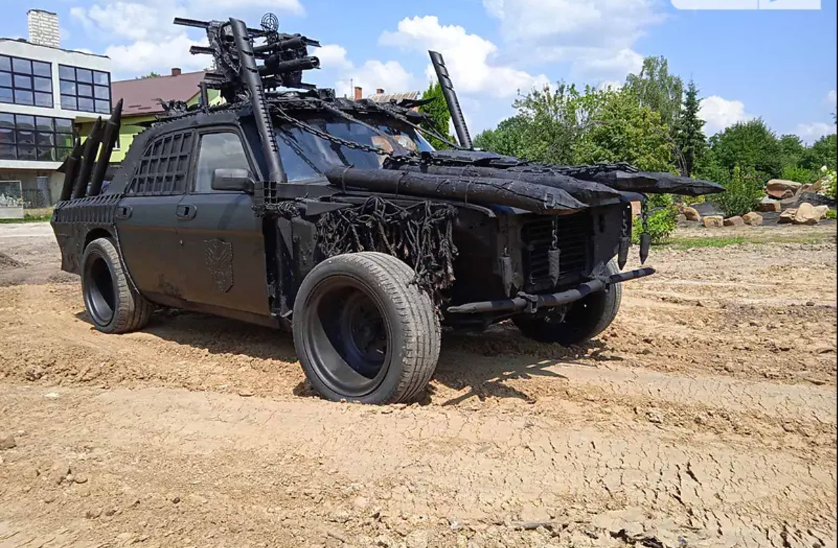 Украинский автолюбитель создал "монстра постапокалипсиса": как он выглядит